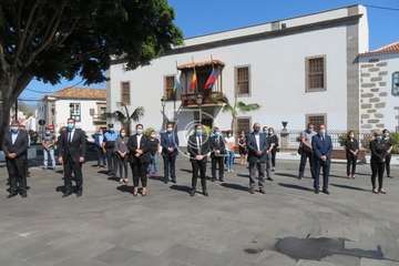 Telde guarda un emotivo minuto de silencio por las víctimas del Covid-19 (Foto TA)